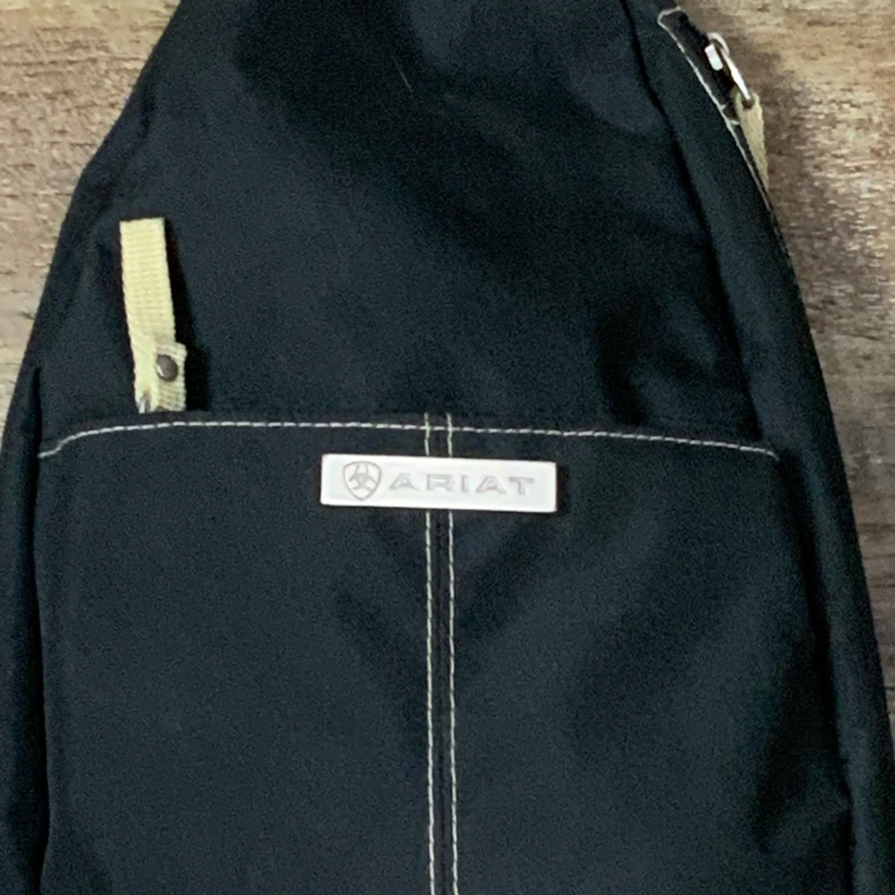 The Ariat Casanova Stitch Sling Crossbody Bag - Picture 3 of 3